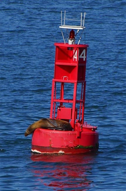 Buoy with corner reflector